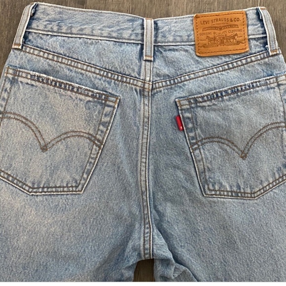 ~ SOLD ~ LN LEVI's Wedgie Light Wash Destructed Raw Hem Denim Jeans 25W, 26L - Picture 3 of 7